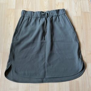 On The Fly Skirt *Woven Sage Green